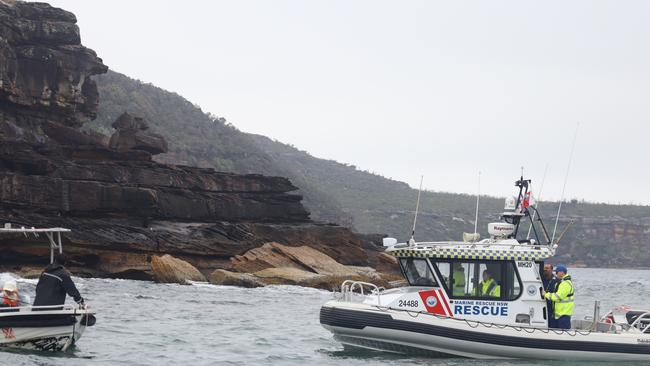 The Middle Harbour crew raced to help the fisherman stuck near rocks off Grotto Point. Picture: Marine Rescue NSW