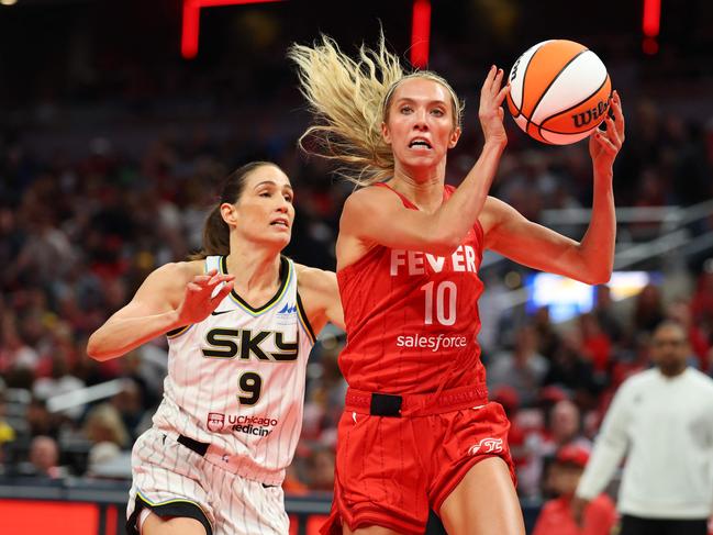 Bec Allen defends against Indiana Fever’s Lexie Hull. Picture: Getty Images/AFP