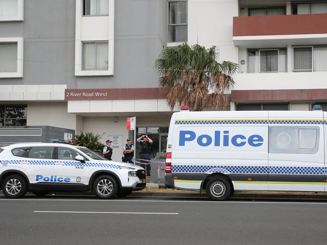 SYDNEY, AUSTRALIA : NewsWire Photos - JANUARY 02 2025;  An investigation is underway into the circumstances leading up to the death of woman after she was found critically injured in Parramatta this morning. Emergency services were called to a high-rise unit block in River Road about 1.40am (Thursday 2 January 2025), after a woman was found on the street suffering multiple injuries and has died. Picture: NewsWire/ Gaye Gerard