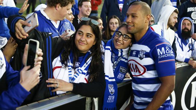 Dogs fans are used to saying goodbye. (AAP Image/Brendon Thorne)