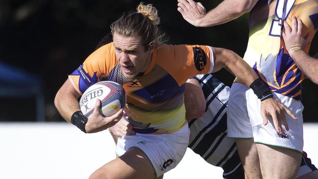 Sunnybank on the move in Premier rugby. no.10 Tom Lucas with the ball as Sunnybank vs Brothers at Macgregor, Saturday October 3, 2020. (Image Sarah Marshall)