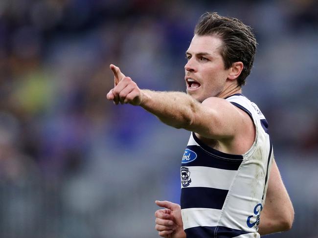 Isaac Smith barks some orders. Picture: Will Russell/AFL Photos via Getty Images