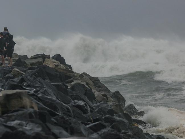 BRUNSWICK HEADS, NSW, AUSTRALIA - NewsWire Photos - MARCH 5 , 2025: The scene at the Brunswick River mouth  as the community of Brunswick Heads braces ahead of the Cat 2 TC Cyclone AlfredÃs arrival this week.Picture: NewsWire / Glenn Campbell