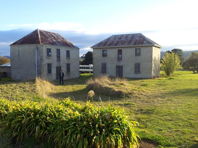 The dilapidated Triabunna Barracks and Stables before the Samins’ impressive restoration.