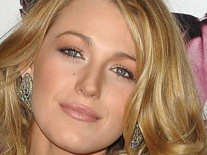 Actor Blake Lively attends the premiere of the film 'Sherlock Holmes' at the Alice Tully Hall, Lincoln Centre in New York City 17/12/2009.