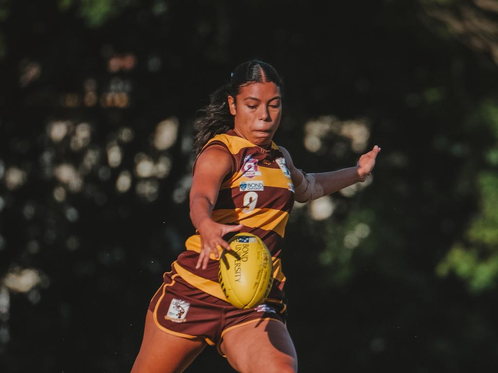 Aspley Hornets player Louise Tyson in action. Picture: Clyde Scorgie/Brooke Sleep Media.