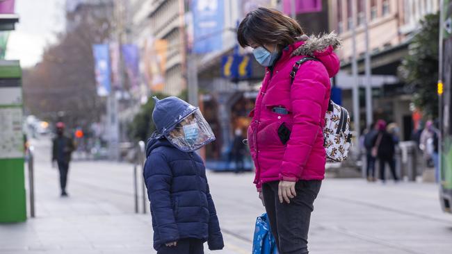 Melburnians are wearing masks in the CBD. Picture: Wayne Taylor/NCA NewsWire/