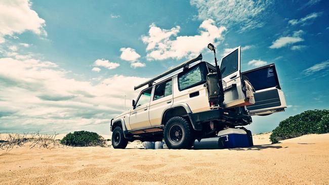 4WD vehicle at beach generic.