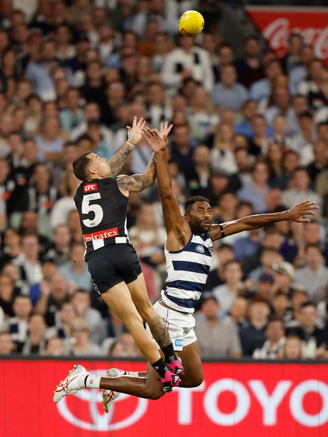 Jamie Elliott and Esava Ratugolea fly for the ball in the season opener. Picture: Michael Willson/AFL Photos via Getty Images.