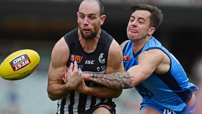 Sturt's Jake Sutcliffe spoils Port Adelaide’s Matthew Brodbent. Picture: TOM HUNTLEY