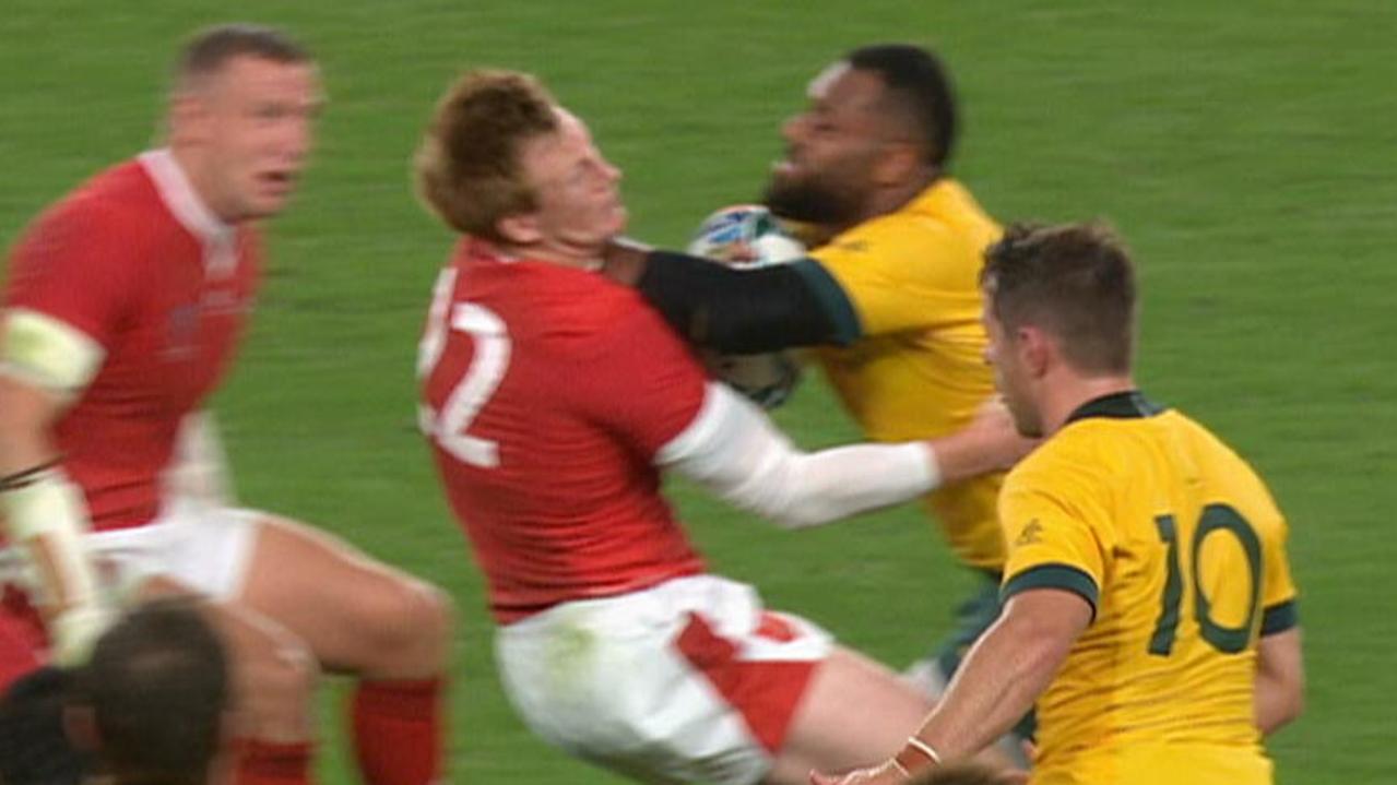 The penalised Samu Kerevi carry.