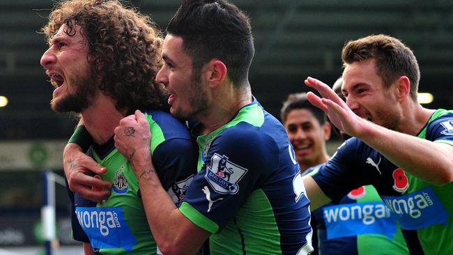 Newcastle United's Argentinian defender Fabricio Coloccini (L) celebrates.