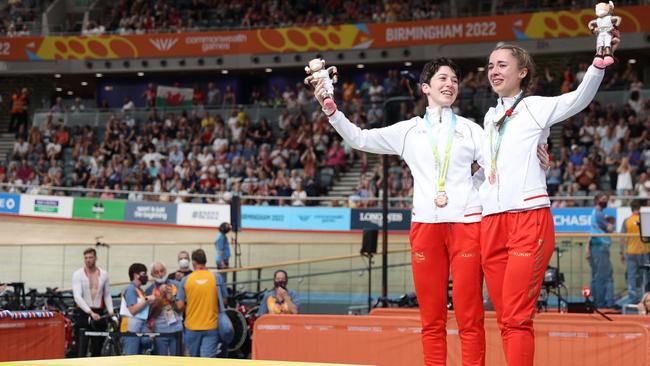 Third placed England's Sophie Unwin and pilot Georgia Holt. Photo by ADRIAN DENNIS / AFP.