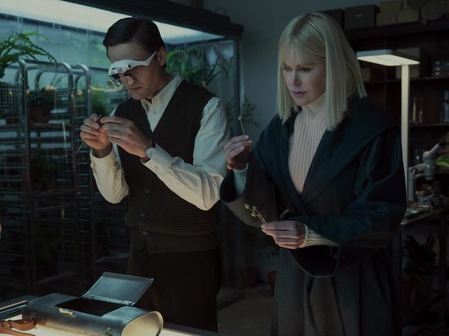 Nine new strangers connected in ways they could never imagine when they are invited by mysterious guru, Masha Dmitrichenko (Nicole Kidman) to join a transformational wellness retreat.