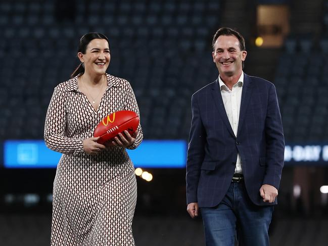 MELBOURNE, AUSTRALIA – August 27, 2023. AFL. AFL General manger of football Laura Kane and Incoming AFL CEO Andrew Dillon the round 24 match between Carlton and the Greater Western Sydney Giants at Marvel Stadium in Melbourne, Australia. Photo by Michael Klein.