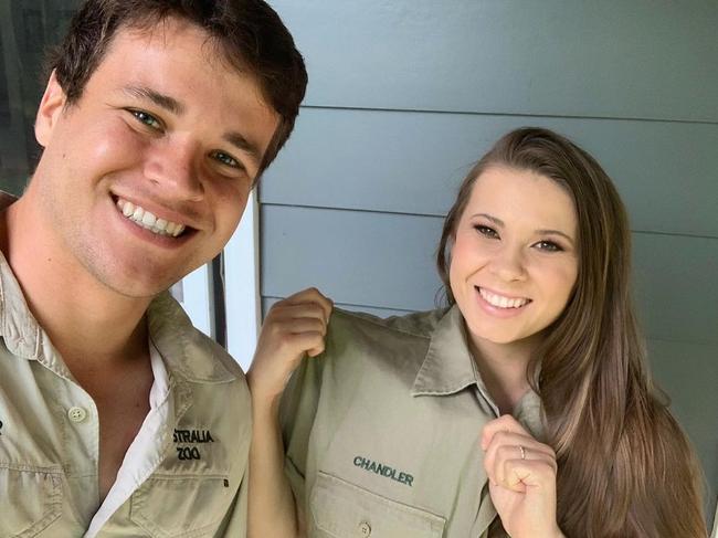 Bindi Irwin wears husband Chandler Powell's work shirt. Pic: @chandlerpowell