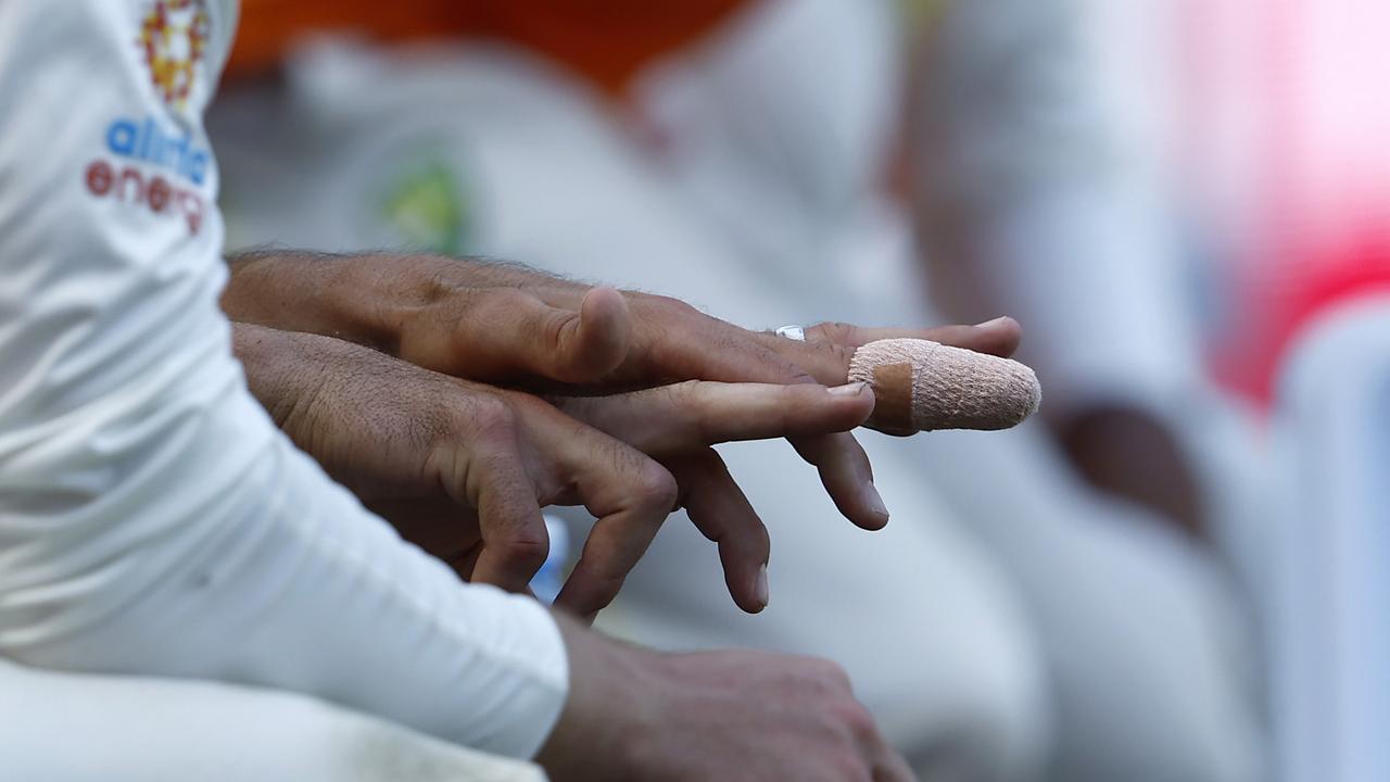 Mitchell Starc with a bandaged finger. Photo by Darrian Traynor/Getty Images