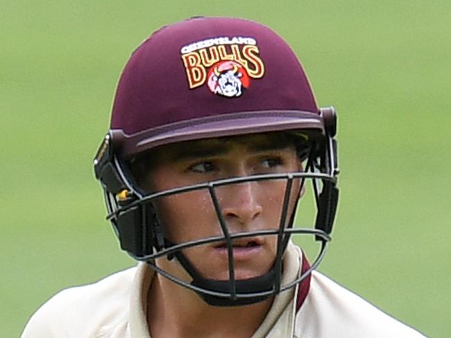 Queensland batsman Matt Renshaw departs after being dismissed by Western Australian bowler Matthew Kelly for 3 runs on day two of the Round 9 JLT Sheffield Shield cricket match between the Queensland Bulls and Western Australia Warriors at the Gabba in Brisbane, Wednesday, March 7, 2018. (AAP Image/Dave Hunt) NO ARCHIVING, EDITORIAL USE ONLY, IMAGES TO BE USED FOR NEWS REPORTING PURPOSES ONLY, NO COMMERCIAL USE WHATSOEVER, NO USE IN BOOKS WITHOUT PRIOR WRITTEN CONSENT FROM AAP