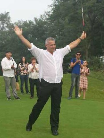 Onkaparinga CEO Mark Dowd playing golf.