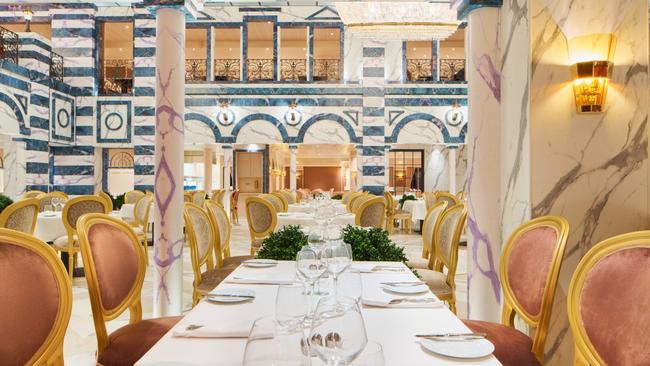 Ristorante de Medici is the main dining room on board Carnival Firenze.