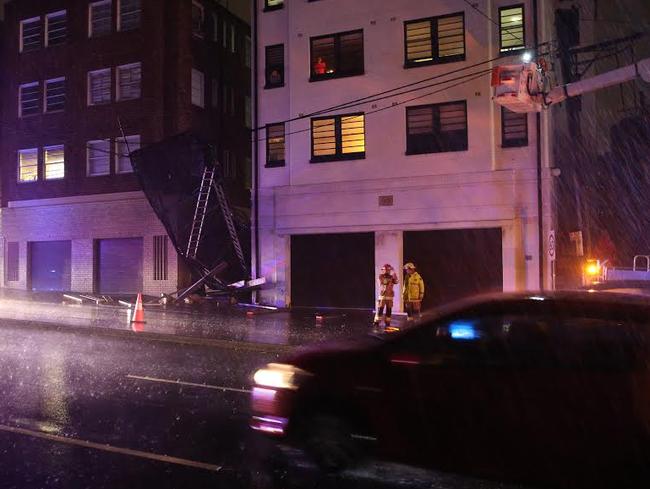 Scaffolding fell on wires on New South Head Rd Edgecliff Monday night causing extensive delays.