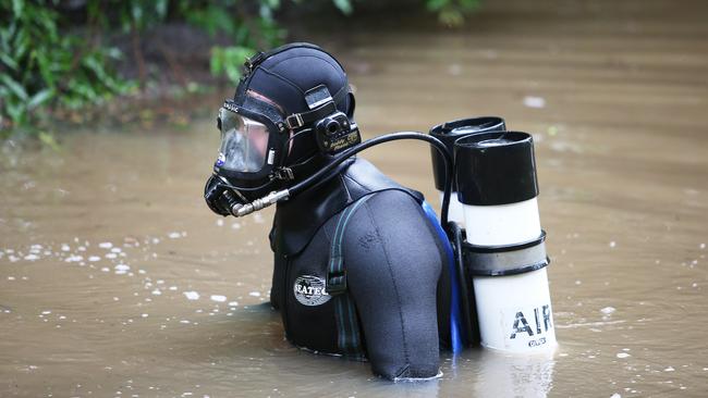 Police divers search a dam less than 500 metres from the dig site as Strike Force Rosann detectives continue the search for William Tyrrell's remains near Kendall. Picture: NCA NewsWire / Peter Lorimer.