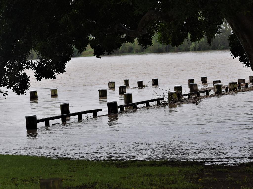 Clarence River floods at Grafton for the first time ever in December ...