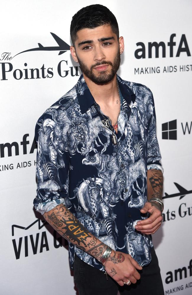 Zayn Malik Filmed Topless In A Heated Argument With A Man Outside Manhattan Bar Gold Coast 