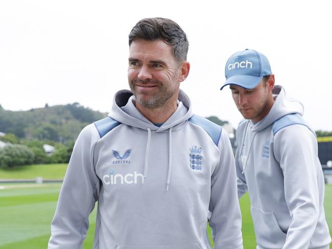 WELLINGTON, NEW ZEALAND - FEBRUARY 22: James Anderson and Stuart Broad look on during an England Test squad training session at Basin Reserve on February 22, 2023 in Wellington, New Zealand. (Photo by Hagen Hopkins/Getty Images)