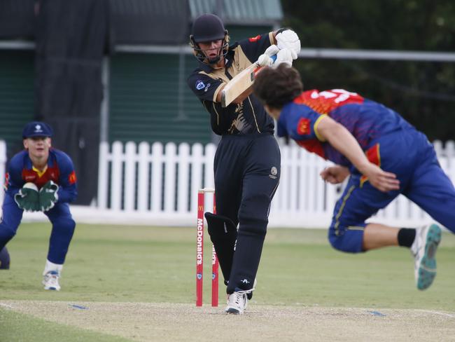 Liam Gammone negotiates a short ball. Photographer: Warren Gannon Photography