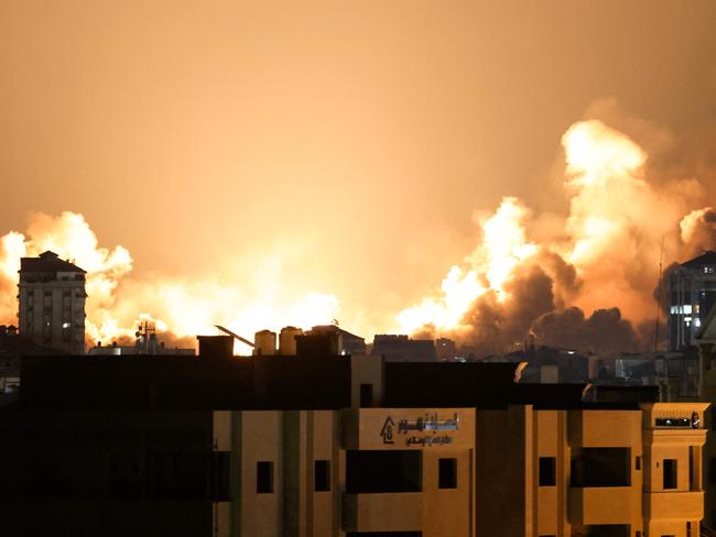 EDITORS NOTE: Graphic content / A plume of smoke rises above buildings in Gaza City during an Israeli air strike, on October 8, 2023. The death toll surged to almost 1,000 since Palestinian militant group Hamas launched its massive surprise attack on Israel with a barrage of rockets and a massive ground assault, officials on both sides said on October 8. (Photo by MOHAMMED ABED / AFP)