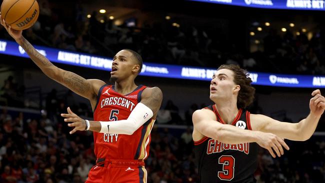 Giddey can’t stop Dejounte Murray. Photo by Sean Gardner/Getty Images