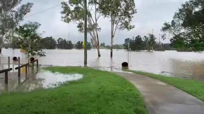 Floodwaters inundate Gympie as Mary River nears peak