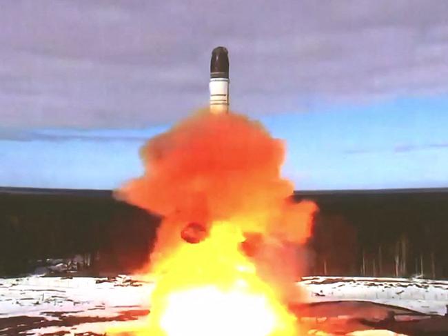 This grab made from a handout video footage released by the Russian Defence Ministry on April 20, 2022 shows the launching of the Sarmat intercontinental ballistic missile at Plesetsk testing field, Russia. - Russian President said that Russia has successfully tested the Sarmat intercontinental ballistic missile, saying the next-generation capable of carrying nuclear charges will make Kremlin's enemies "think twice." (Photo by Handout / Russian Defence Ministry / AFP) / RESTRICTED TO EDITORIAL USE - MANDATORY CREDIT "AFP PHOTO / Russian Defence Ministry" - NO MARKETING - NO ADVERTISING CAMPAIGNS - DISTRIBUTED AS A SERVICE TO CLIENTS