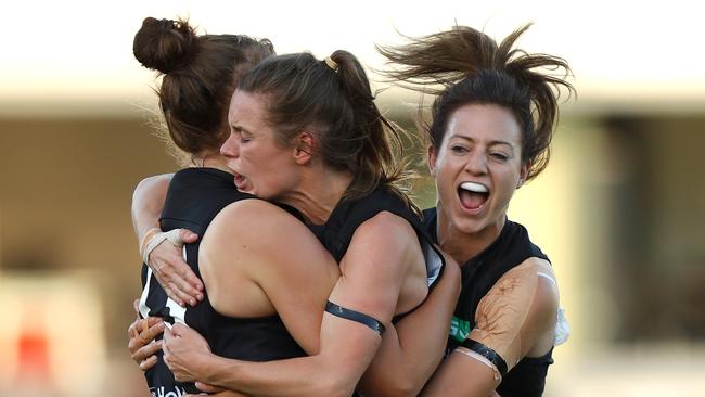 Alicia Eva (centre) used to room with Elise O’Dea. Photo: Michael Willson/AFL Media/Getty Images