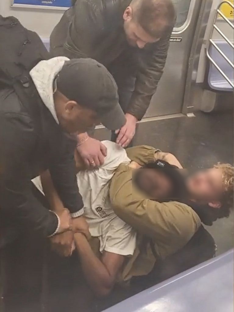 Shocking video shows vagrant being choked to death on NYC subway