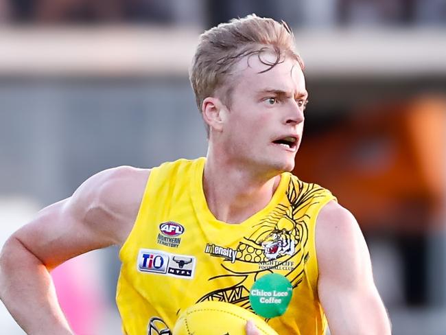 Lachlan Tardrew has been a great pickup for the Nightcliff Tigers for the 2023-24 NTFL season. Picture: Celina Whan / AFLNT Media