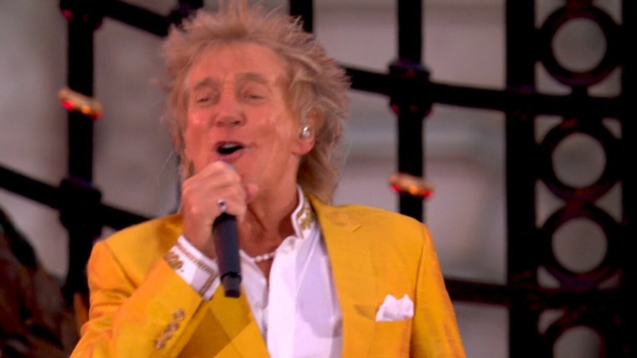 Rod Stewart singing for the Queen at Party at the Palace Picture: Channel 9