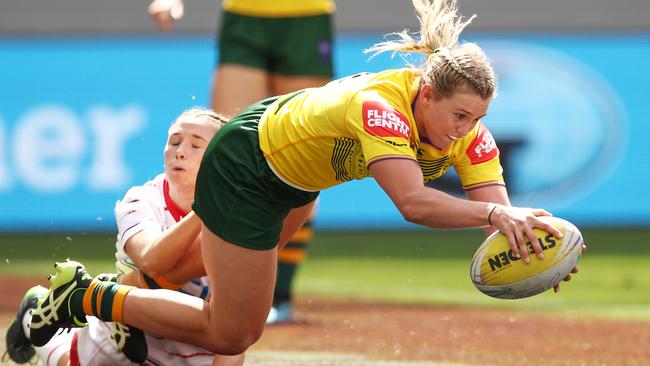 Julia Robinson scores for the Australian Jillaroos. Picture: AAP Image/Brendon Thorne.