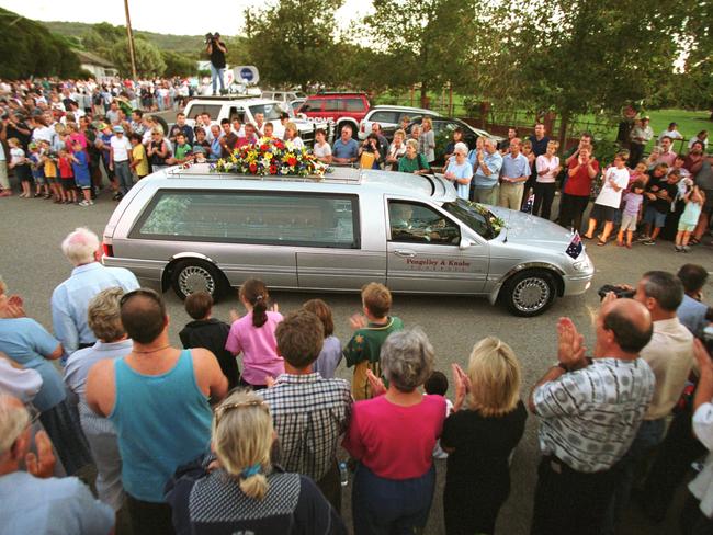 A hearse containing Sir Donald Bradman’s coffin enters Centennial Park in Adelaide, March 2001.