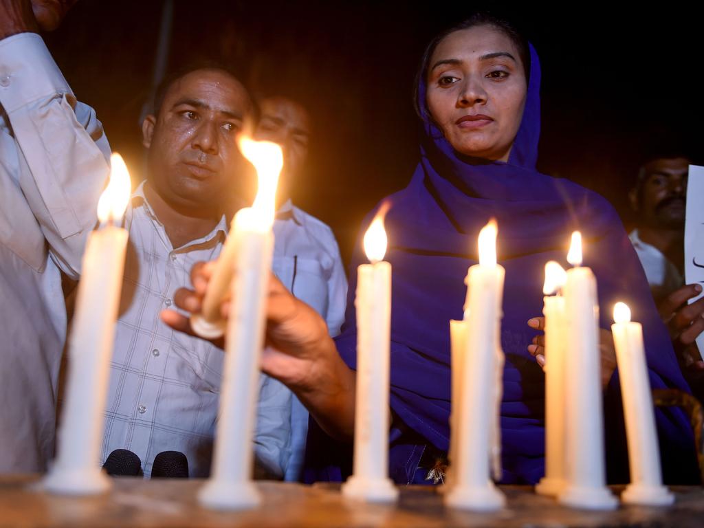 Pakistani Christians light candles to pay tribute to Sri Lankan blasts victims in Karachi. Picture:  AFP