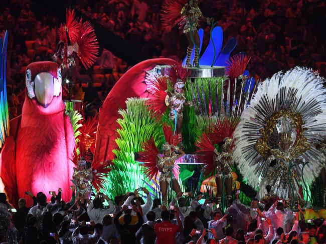 RIO DE JANEIRO, BRAZIL - AUGUST 21: Samba dancers perform in the "Cidade Maravilhosa" segment during the Closing Ceremony on Day 16 of the Rio 2016 Olympic Games at Maracana Stadium on August 21, 2016 in Rio de Janeiro, Brazil. (Photo by Pascal Le Segretain/Getty Images)