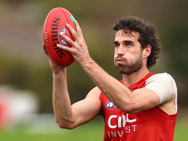 MELBOURNE, AUSTRALIA - APRIL 30: Max King of the Saints marks during a St Kilda Saints AFL training session at RSEA Park on April 30, 2024 in Melbourne, Australia. (Photo by Quinn Rooney/Getty Images)