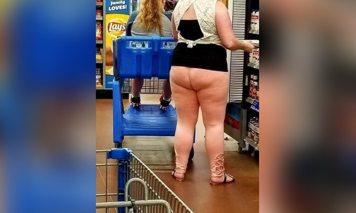 Woman's flesh-coloured leggings cause embarrassing optical