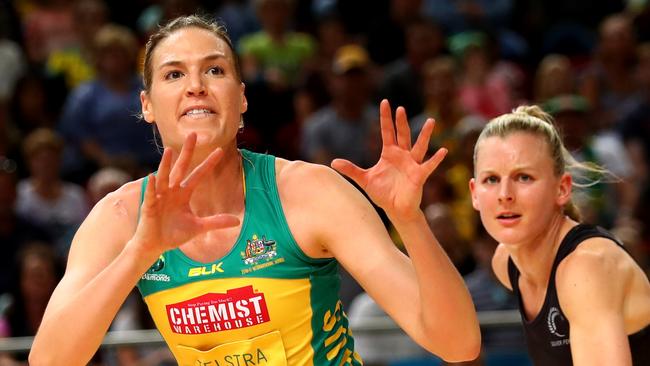 Diamonds goal shooter Caitlin Bassett takes a pass against fellow netball powerhouse New Zealand.