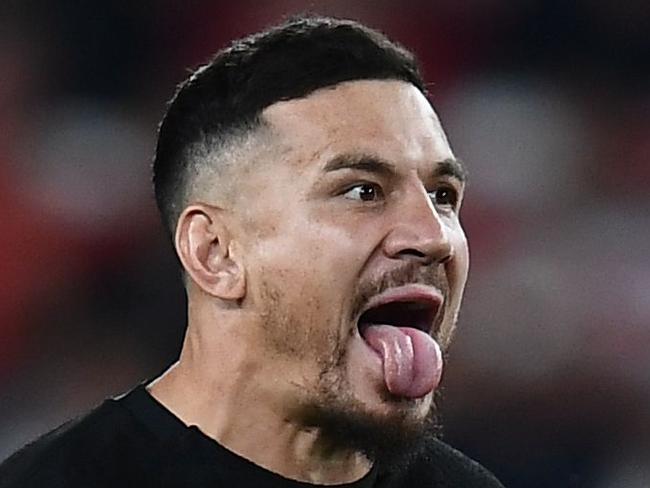 New Zealand's centre Sonny Bill Williams and teammates perform the haka prior to the  Japan 2019 Rugby World Cup bronze final match between New Zealand and Wales at the Tokyo Stadium in Tokyo on November 1, 2019. (Photo by CHARLY TRIBALLEAU / AFP)