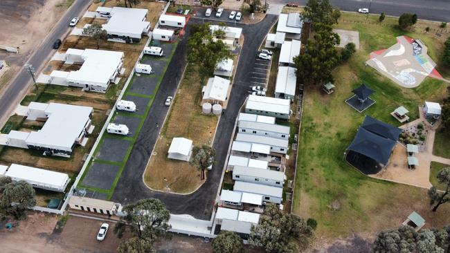 The state government has finished building seven modular homes for Tara residents who were displaced by bushfires.