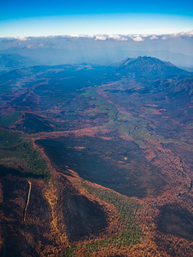 2019 Tasmanian bush fires. . Picture - LUKE TSCHARKE / PAR AVION