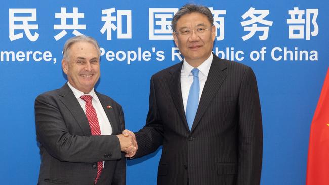 Trade Minister Don Farrell with Chinese Commerce Minister Wang Wentao.