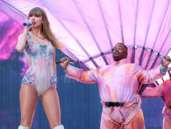 MELBOURNE, AUSTRALIA - FEBRUARY 16: EDITORIAL USE ONLY. NO BOOK COVERS Taylor Swift performs at Melbourne Cricket Ground on February 16, 2024 in Melbourne, Australia. (Photo by Graham Denholm/TAS24/Getty Images for TAS Rights Management)